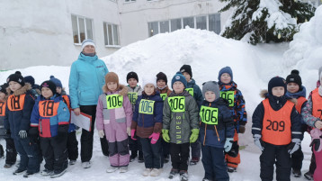Хоккей на валенках Хоккей на валенках.